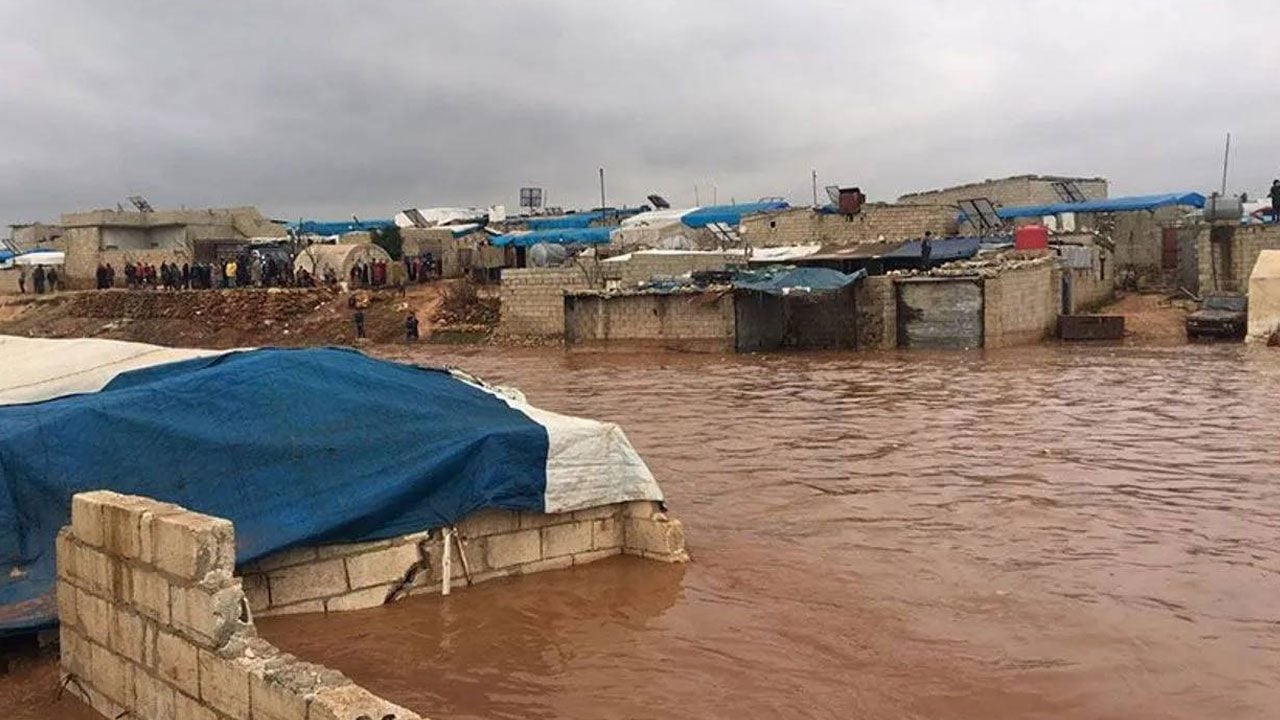 Suriye’de sel felaketi: 4'ü çocuk 5 kişi yaşamını yitirdi