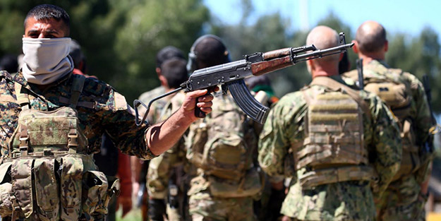 O ülkede sokaklara dökülen halk, YPG/PKK ile çatıştı! Yaralılar var