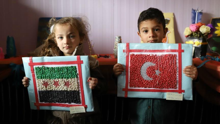 Suriye'deki yetim çocuklardan resim ve oyuncak sergisi