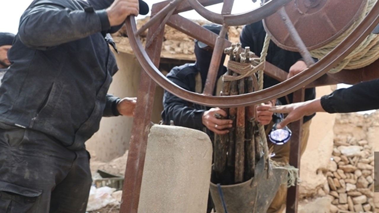 Suriye'de gizli silah ve mühimmat deposu ele geçirdi!