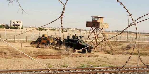 Suriye'den Jandarma lojmanına roket mermisi düştü