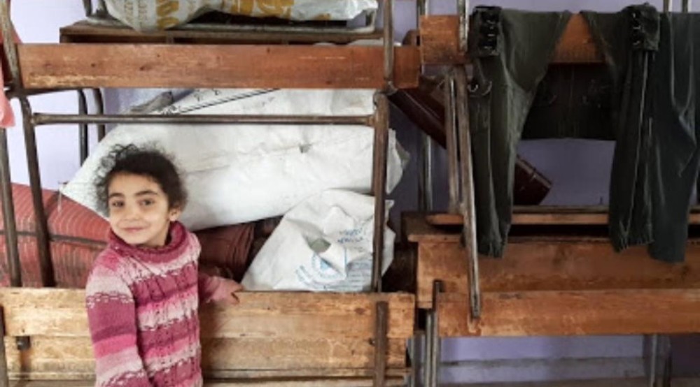 Suriye’den kaçan aileler boş okula sığındı 