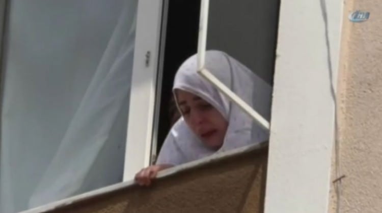 En acı bakış! Bebeğinin cansız bedenini...