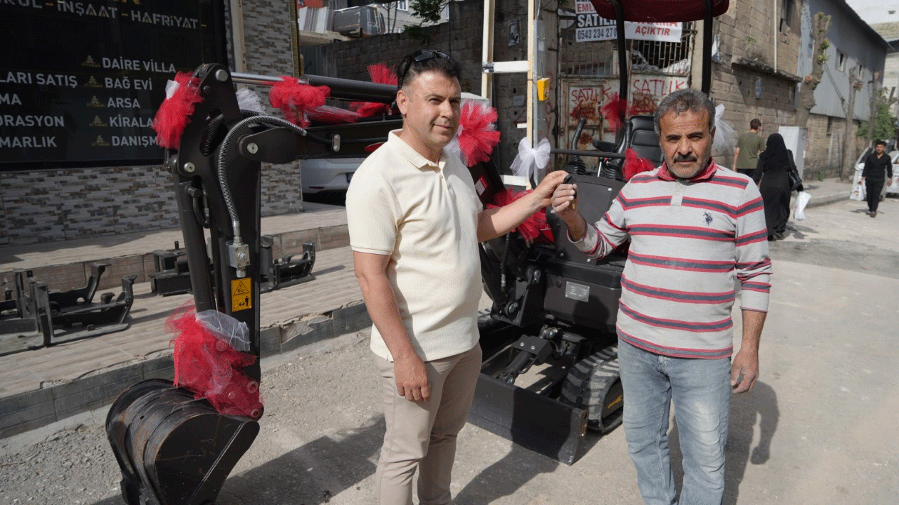 Suriyeli çalışanına büyük jest! Giderayak bunu yaptı!