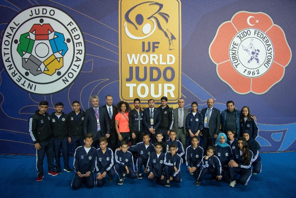 Suriyeli çocuklar Judo Federasyonu Başkanı Huysuz ile buluştu 