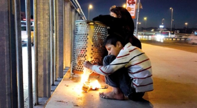 Suriyeli çocukların soğukla mücadelesi