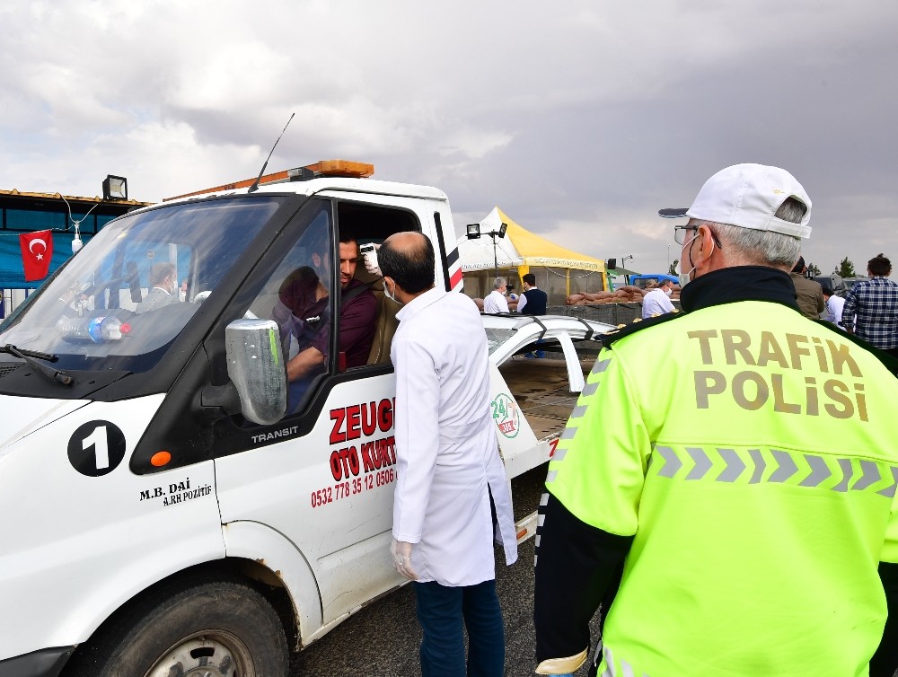 Suriyeli doktorlardan korona virüs taraması 