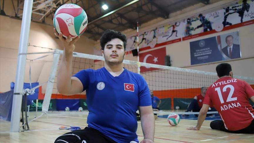 Suriyeli İbrahim, ‘voleybol’ ile hayata tutundu