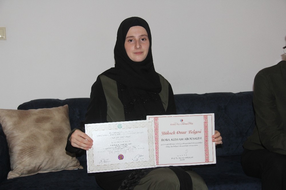 Suriyeli kadın 2 üniversite bitirdi, üçüncüye başladı 
