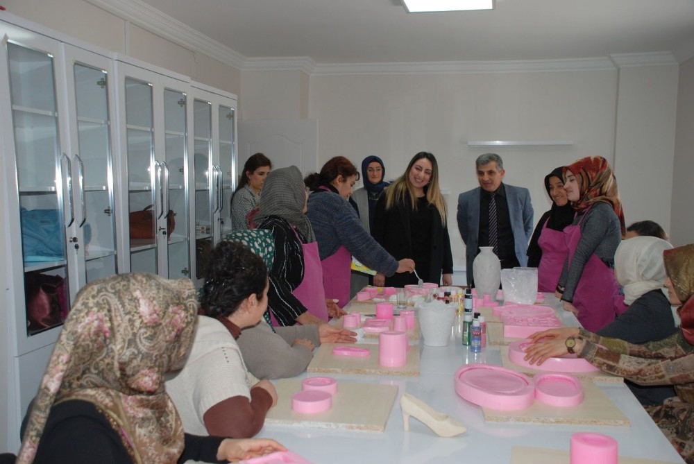 Suriyeli kadınlar meslek sahibi oluyor 