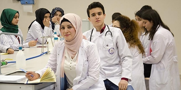 Suriyeli kardeşler ülkelerindeki acılara 'merhem' olmak istiyor