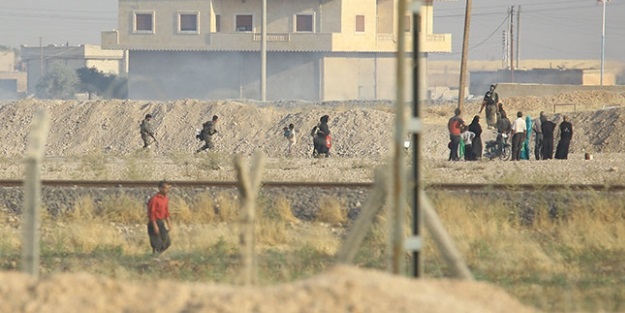 Suriyeli Kürt gruplar sınır hattında görüldü