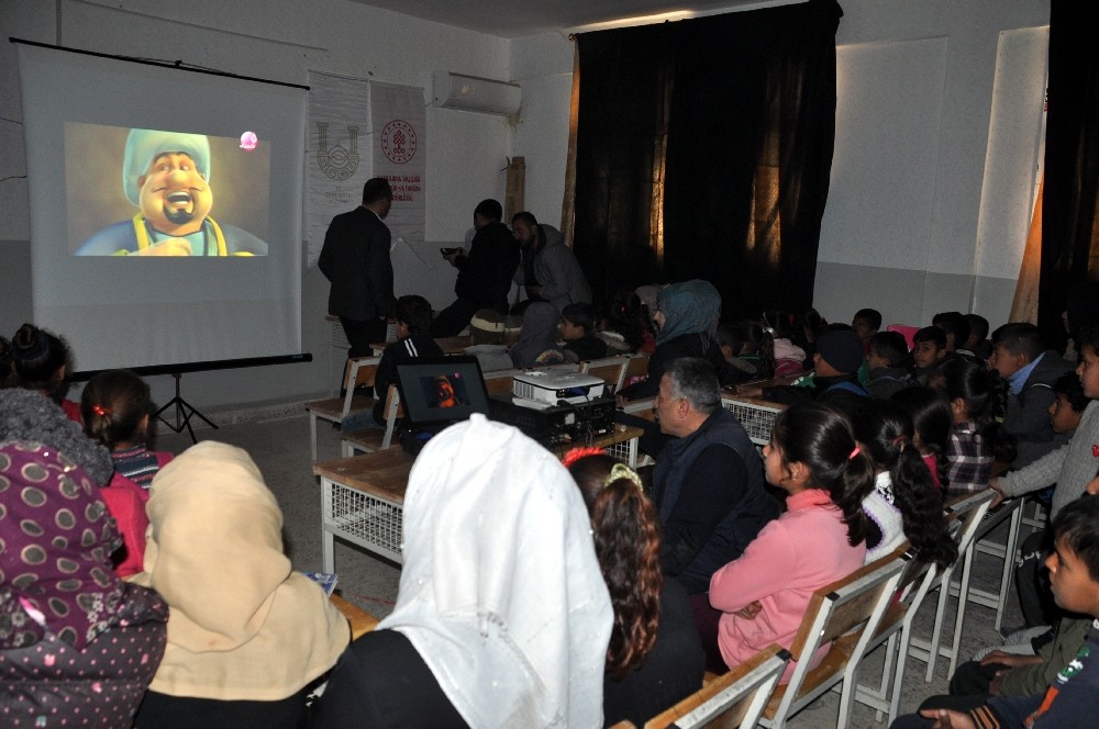 Suriyeli minikler ilk kez sinemayla tanıştı 