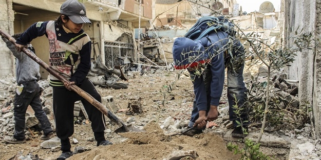 Suriyeli miniklerden duygulandıran hareket