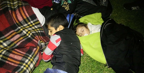 Suriyeli sığınmacılar Edirne otogarında bekliyor