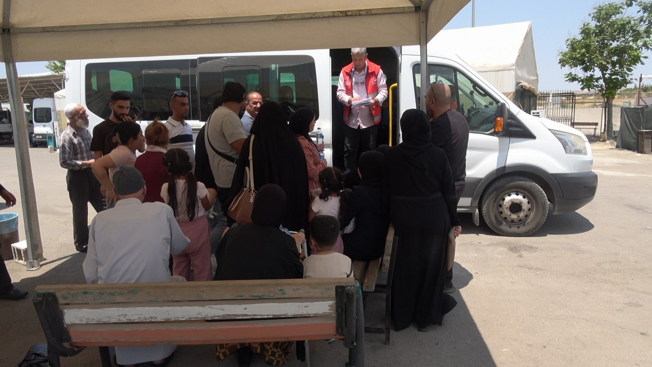 Suriyeli sığınmacıların geri dönüş yolculuğu bayramın ikinci gününde de sürüyor