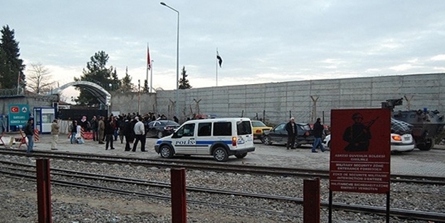 Suriyeli Türkmenler Türkiye'ye sığındı