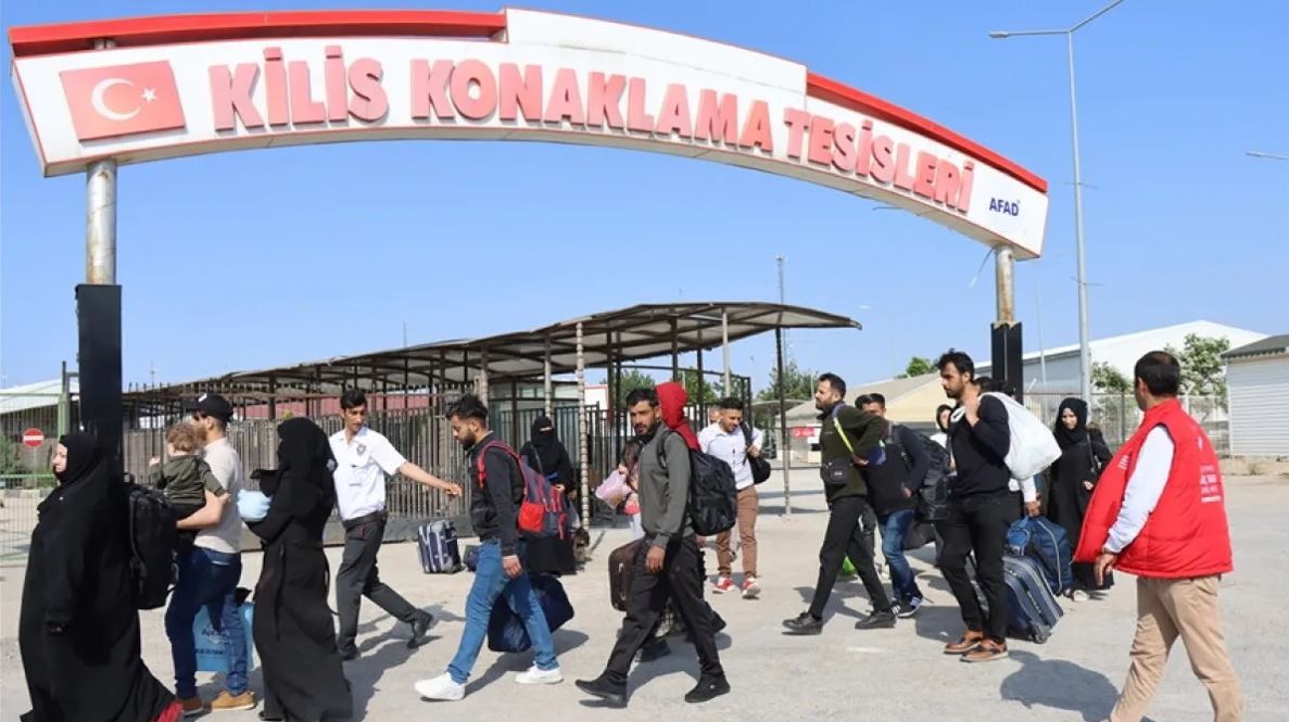 Suriyeliler akın akın gidiyor: 6 ayda gidenlerin sayısı 300 bini, günlük sayı ise 2 bin 500’ü aştı!