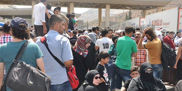 Suriyeliler bayramlaşmaya gidiyor