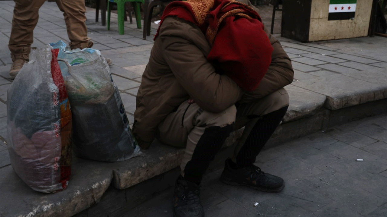 Suriyeliler Erce Meydanında toplandı! Umutlar tükeniyor!