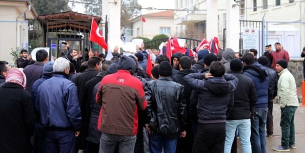 Suriyeliler gönüllü askerlik için TSK'ya başvurdu