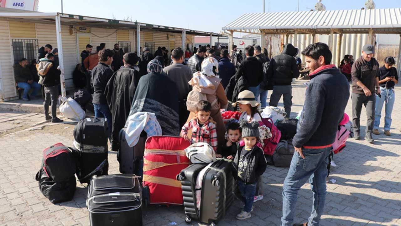 Suriyeliler için şaşırtan açıklama: 1000 Euro harçlık verip gönderelim