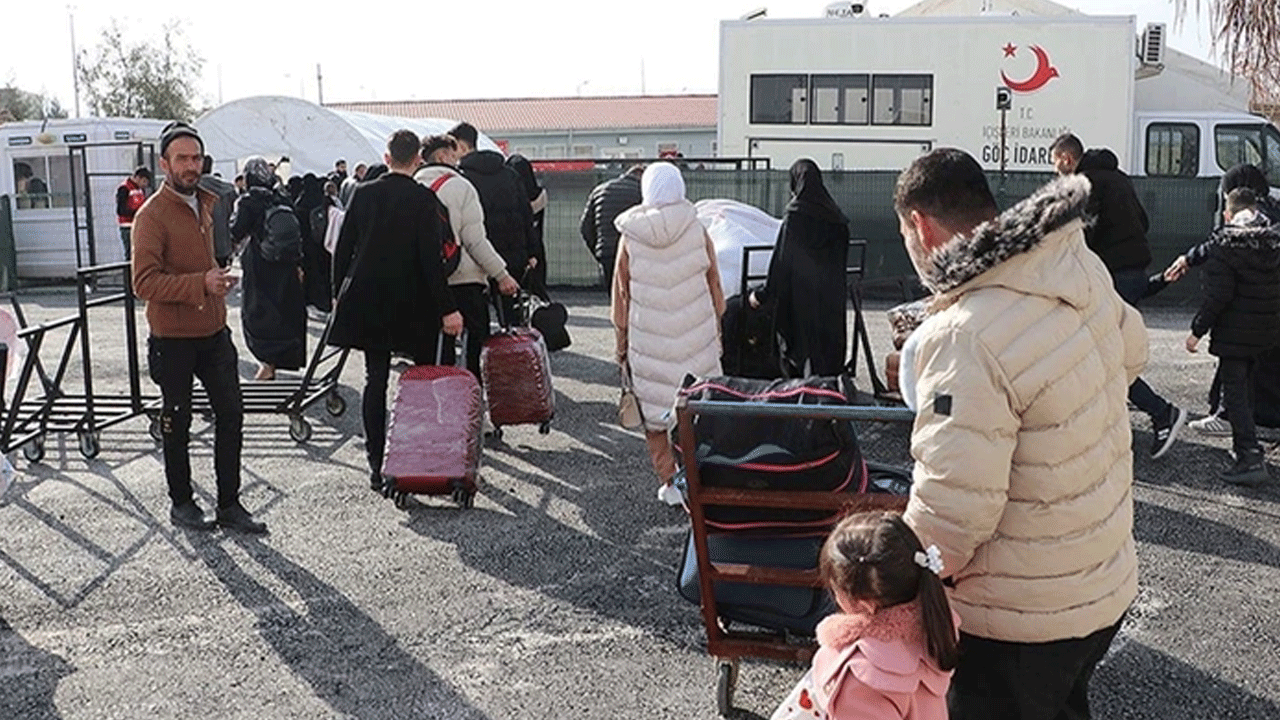 Suriyeliler ülkelerine dönüyor! Bakan Yerlikaya güncel rakamı paylaştı