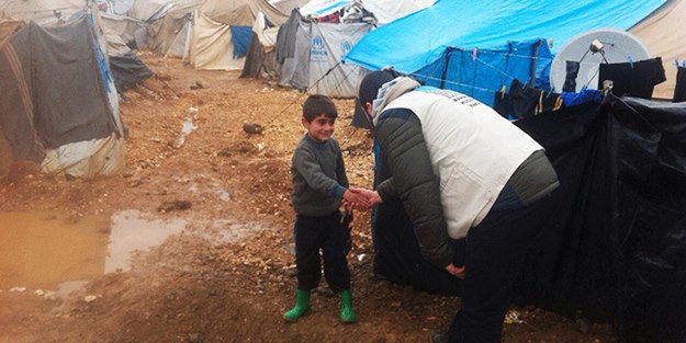 Suriyelilere yardım sürüyor