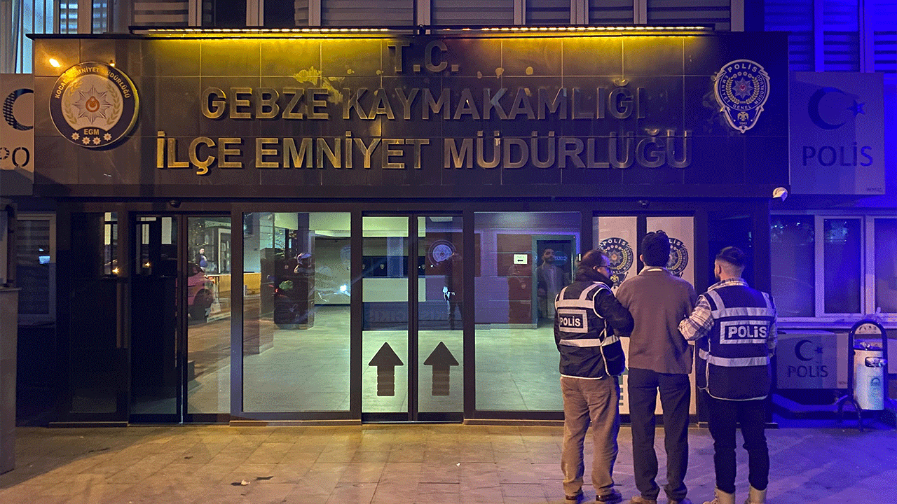 Suriyelilerin coşkusunu engellemeye çalıştı! Gözaltına alındı!