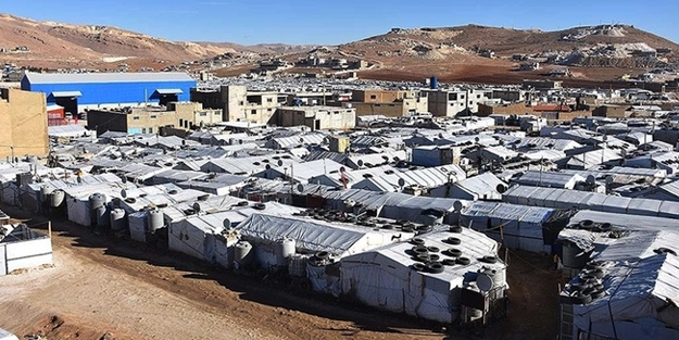 Suriyelilerin kampında çıkan yangında anne ve çocuğu öldü