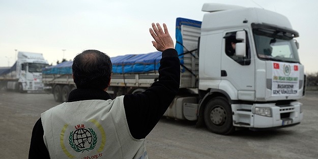Suriye'ye 14 tır yardım malzemesi gönderildi