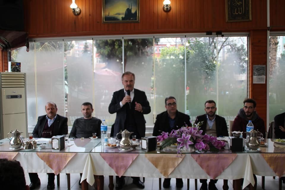 Sürmene Belediye Başkanı Üstün gençlerle bir araya geldi, projelerini anlattı 