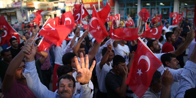 Suruç'ta binlerce kişiden teröre lanet yürüyüşü!