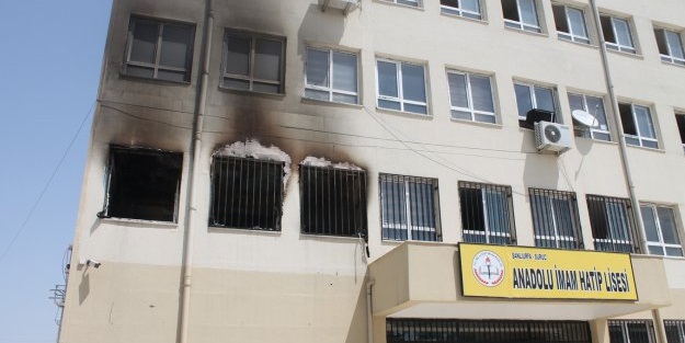 Suruç'ta İmam Hatip Lisesi'ne saldırı