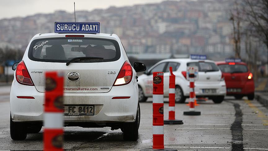 Sürücü adaylarını en çok 'düz vites' ve 'park etme' zorladı