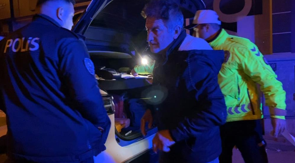 Sürücü alkollü yakalananınca bakın ne yaptı