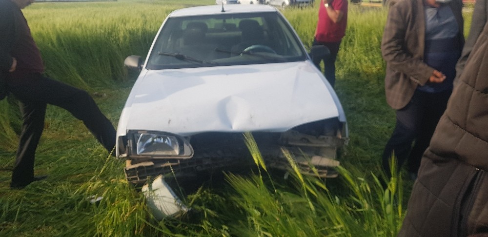 Sürücü uykuya daldı, araç tarlaya uçtu 