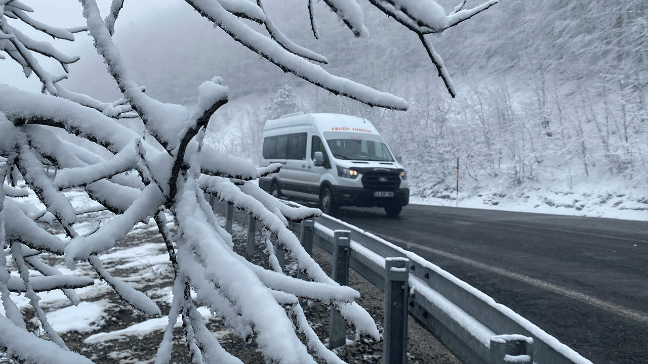 Sürücüler dikkat! Domaniç-İnegöl yolunda zorlu hava şartları