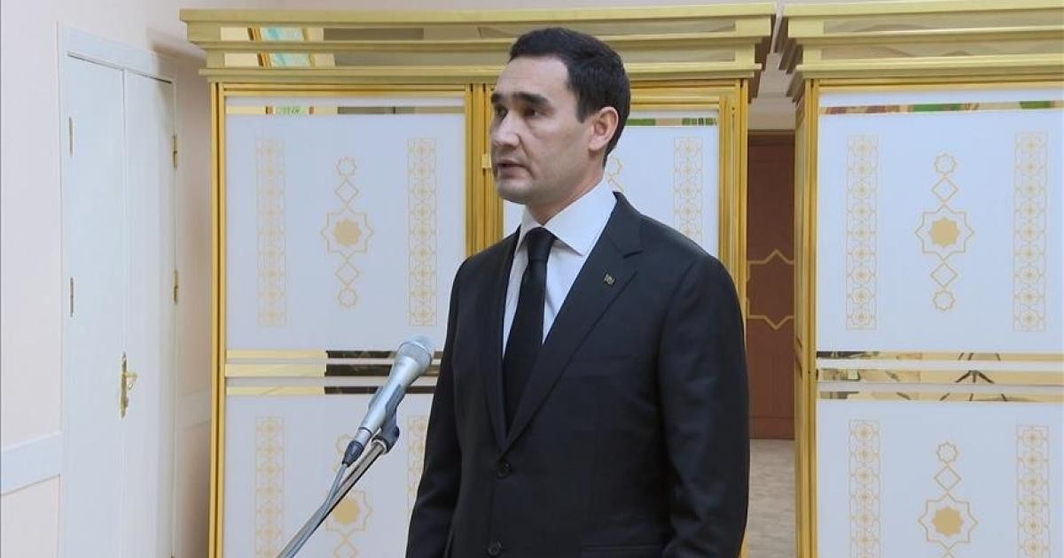 Sürücülerin hız yapması bakanı koltuğundan etti