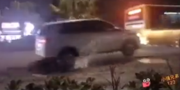 Sürücülerin yoldaki gizli çukurla imtihanı!