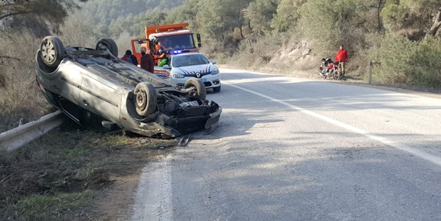 Sürücüsünün kontrolünden çıkan araç takla attı! Yaralılar var