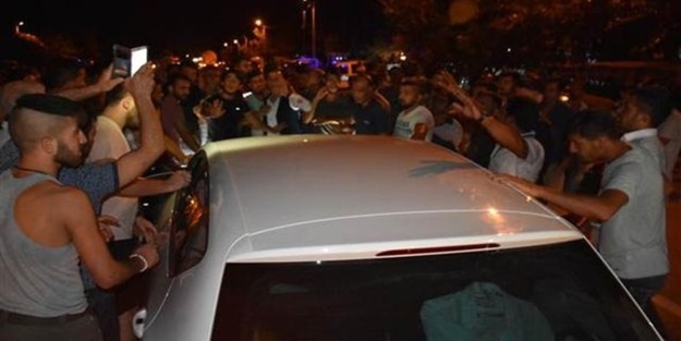 Sürücüyü linç edilmekten Kaymakam kurtardı
