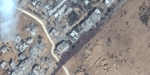 Sürülen Gazzeliler uydudan görüntülendi