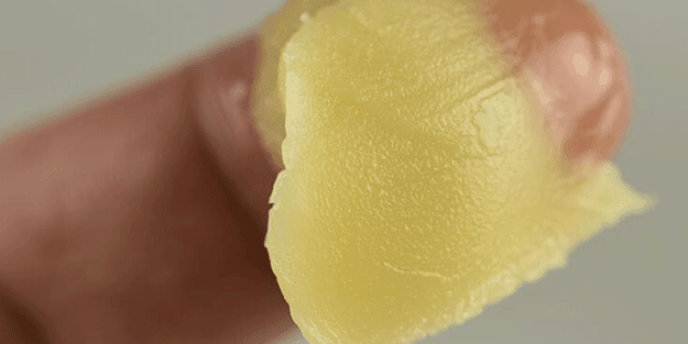 Sürüp eldiven giyerseniz bakın ne oluyor