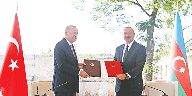 Şuşa, kahramanları ile buluştu