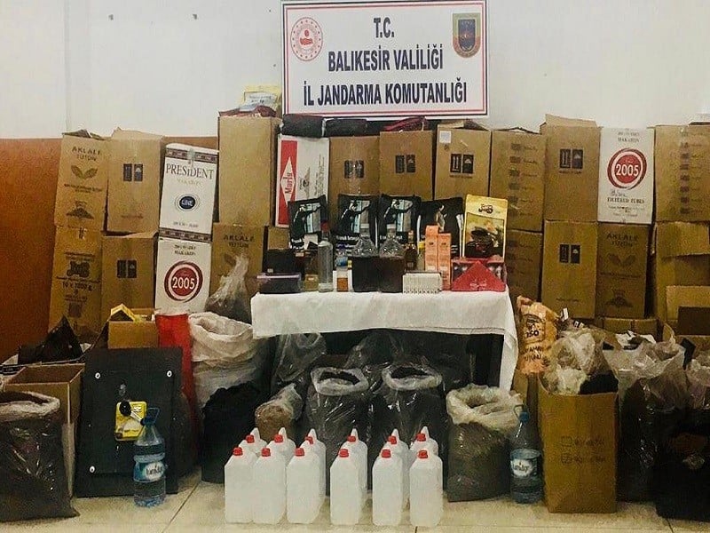 Susurluk’ta 231 litre kaçak alkol ve 360 kilo tütün ele geçirildi 