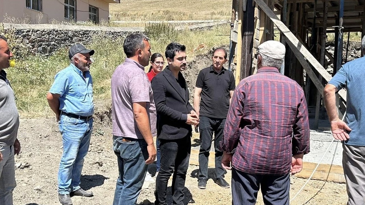 Susuz Kaymakamı Tutal, köy ziyaretlerinde vatandaşların taleplerini dinledi