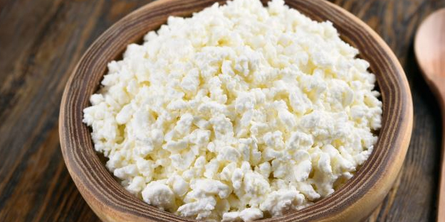 Süt çökeleği tarifi: Kalsiyum ve fosfor kaynağı olan çökelek çok faydalı! Evde sütten çökelek yapımı
