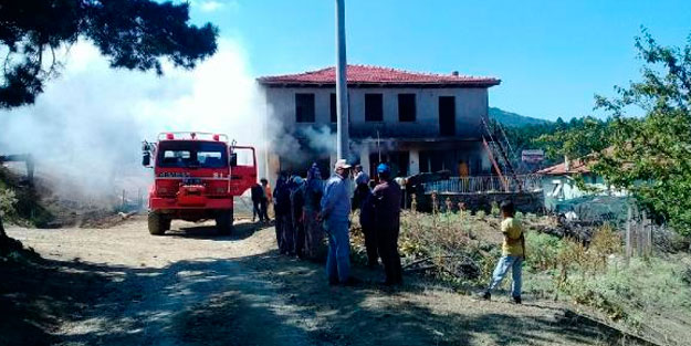 Süt işletmesinde çıkan yangında, 4,5 ton saman küle döndü