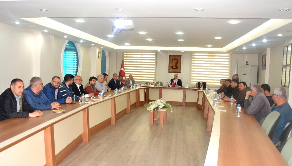 Süt üreticileri ve besiciler sektörün sorunlarını tartıştı 